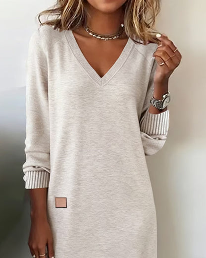 Maglione-abito elegante con scollo a V