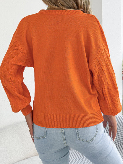 Maglione da donna con scollo a V e dettaglio a catena metallica